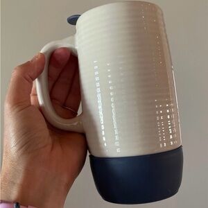 Ello Ceramic Travel Mug With Lid Textured White‎ Navy Blue Spill Proof
